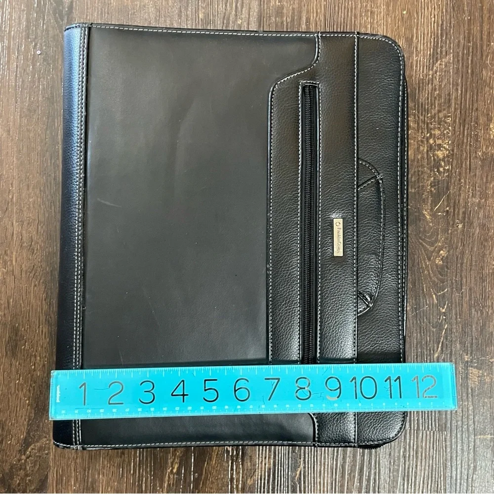 Franklin Covey Black 3-Ring Binder with Pull Out Handles Lots of Storage Space